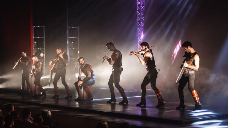 Los Vivancos en Holiday World con su espectáculo «Nacidos para Bailar»