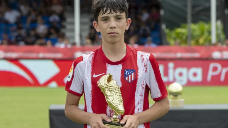 El futbolista alhaurino Guille Trujillano, campeón y estrella de la prestigiosa Liga Promises