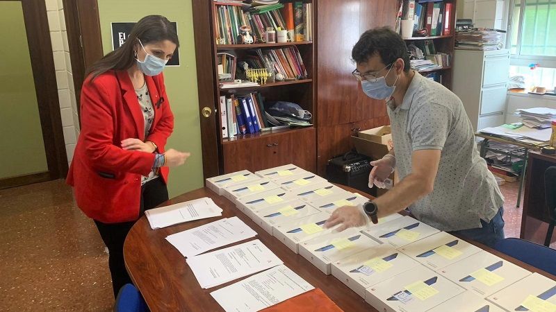 La Junta comienza la entrega en Málaga de dispositivos electrónicos al alumnado de zonas desfavorecidas