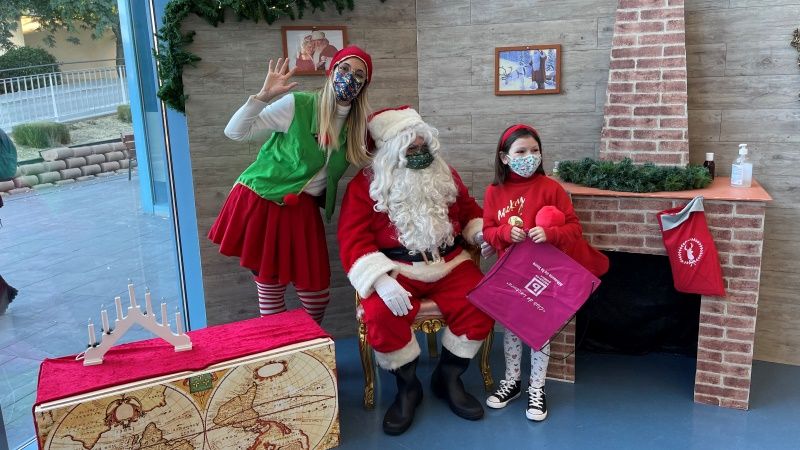 Papá Noel visita la Biblioteca Pública y recibe las cartas de los niños de Alhaurín de la Torre