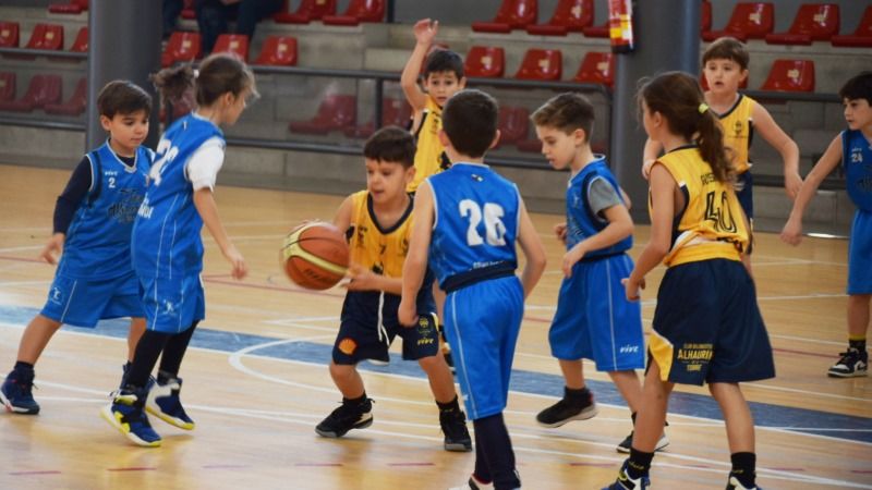 Una concentración de baby basket reúne a más de un centenar de niños y niñas