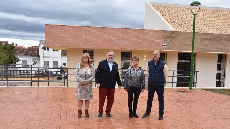 El alcalde inaugura la ampliación del Centro Social de la barriada de Viñagrande