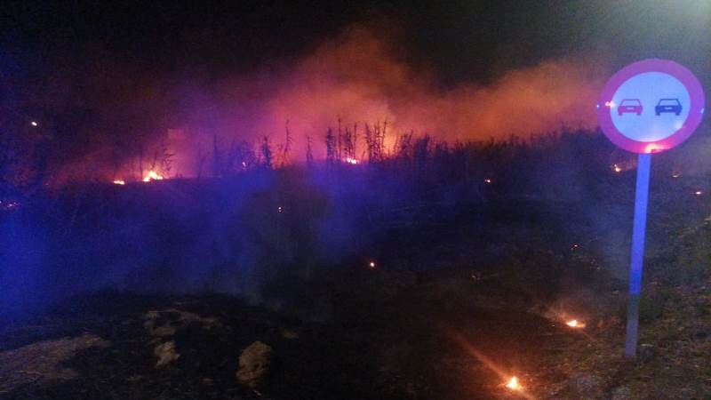 La rápida intervención de los servicios de emergencia permite apagar un incendio en Mestanza