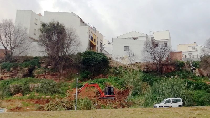 En marcha los trabajos para unir peatonalmente la Palmilla y la Huertecilla con una plaza-mirador