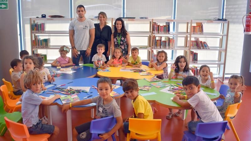Éxito absoluto en el comienzo de los talleres de lectura infantil de la Biblioteca para el mes de julio