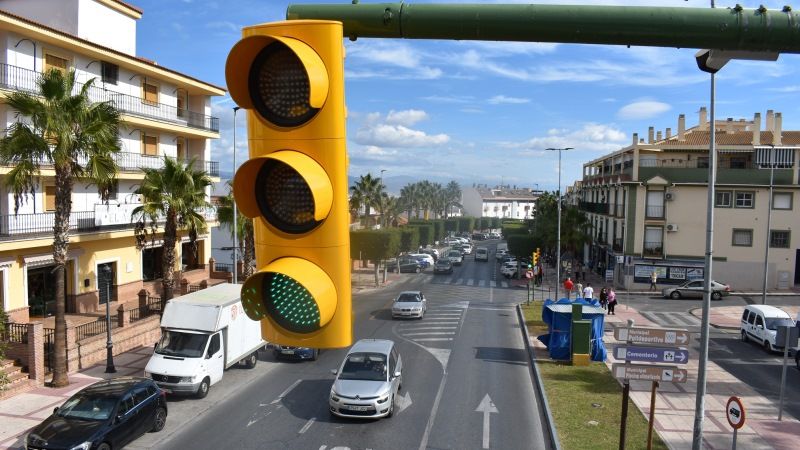 El Ayuntamiento renueva la red de semáforos para mejorar su visibilidad y prevenir averías