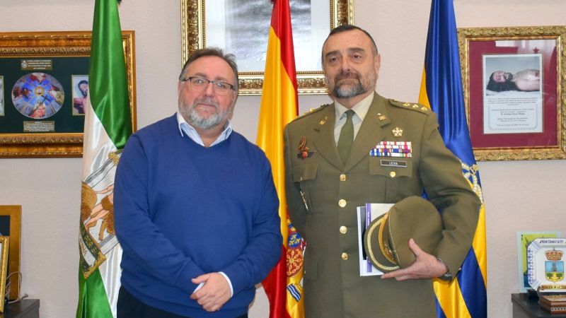 El subdelegado de Defensa en Málaga visita Alhaurín de la Torre