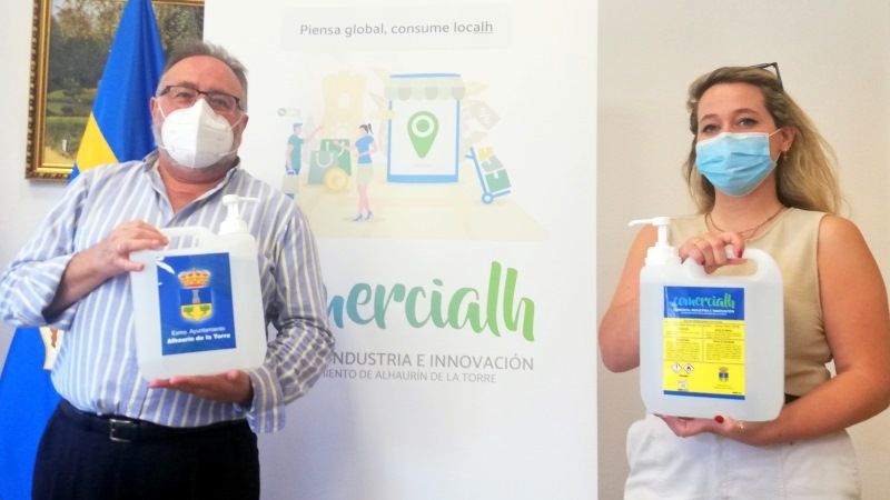 El Ayuntamiento de Alhaurín de la Torre reparte más de 1.500 litros de gel desinfectante para los negocios del municipio