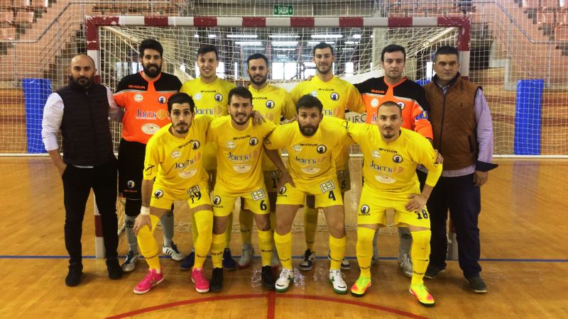 Tres tiros al palo y goleada inmerecida en Badajoz