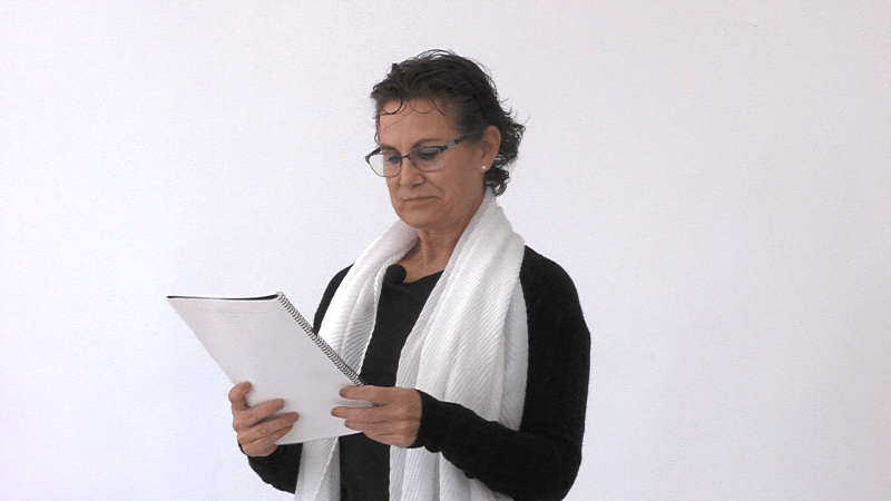 La escritora María del Mar Fernández entusiasma al público con una emotiva lectura teatralizada sobre la complicada vida en pareja de una mujer