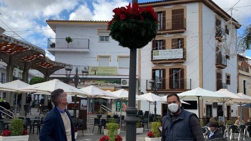 Alhaurín de la Torre instala maceteros para embellecer el centro urbano