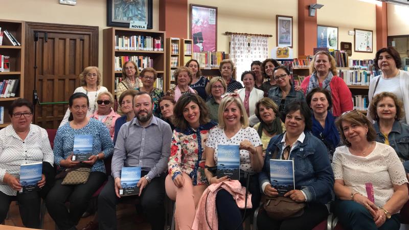 Víctor Frías comparte sus 'VerSoS de la MeDuSa' con los clubes de lectura en un nuevo Encuentro con el Autor