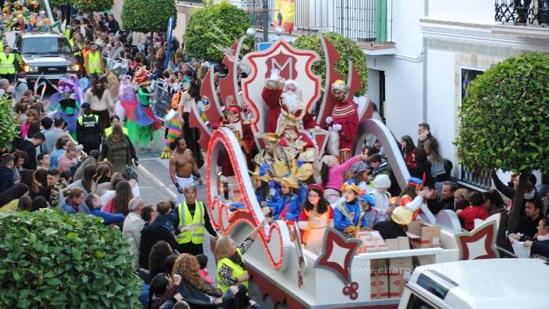 Los Reyes Magos de Oriente dejaron una estela de magia e ilusión a su paso por Alhaurín de la Torre