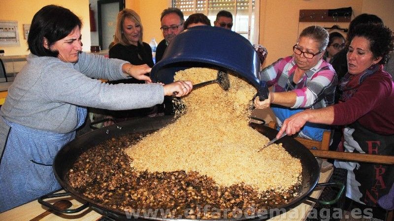 Los vecinos de La Alquería celebran sus migas populares