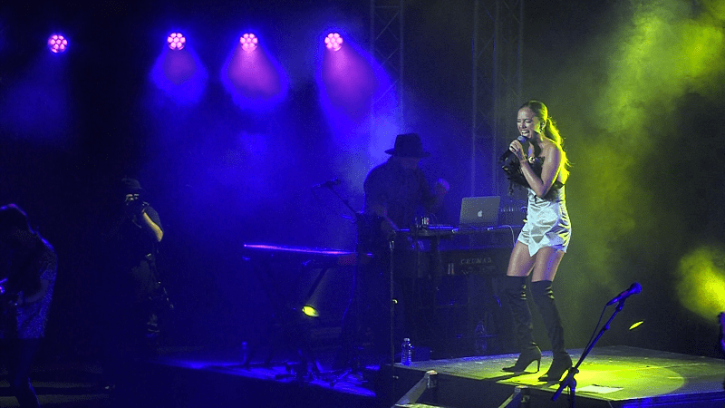Mireya Bravo hace vibrar al público del Portón