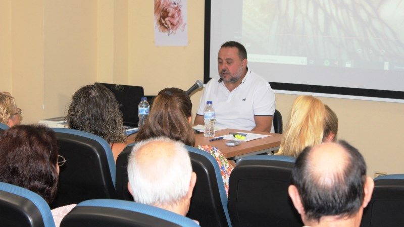 Francisco Javier Ocaña presentó su libro 'Noche de 4 lunas' en el Centro Cultural 'Vicente Aleixandre'