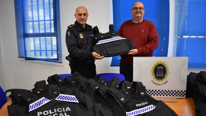La Policía Local de Alhaurín de la Torre adquiere un nuevo lote de chalecos antibala y antipunzón