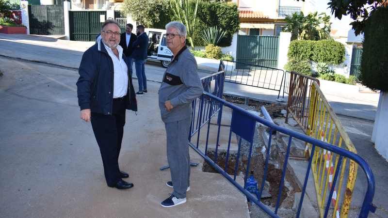 El Ayuntamiento renueva la red de abastecimiento de agua en Torresol y Pueblo Cortijo