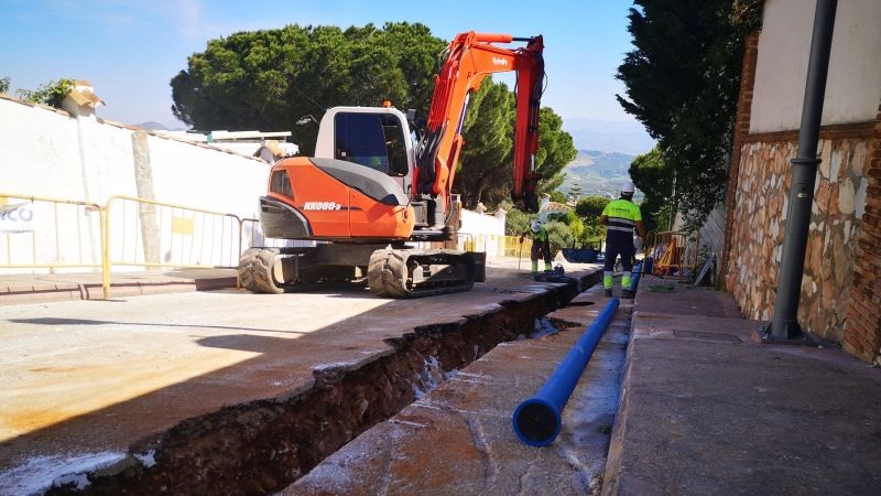El Ayuntamiento acomete la renovación de la red de suministro de agua en Pinos de Alhaurín