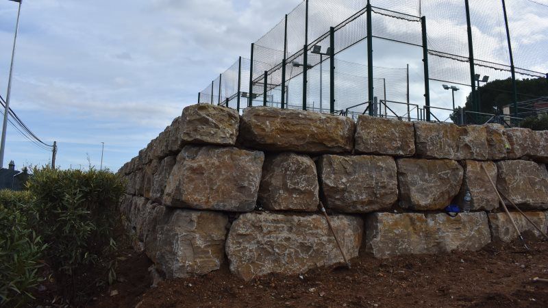 El Ayuntamiento ejecuta mejoras en las pistas de pádel del Centro Social de Pinos de Alhaurín