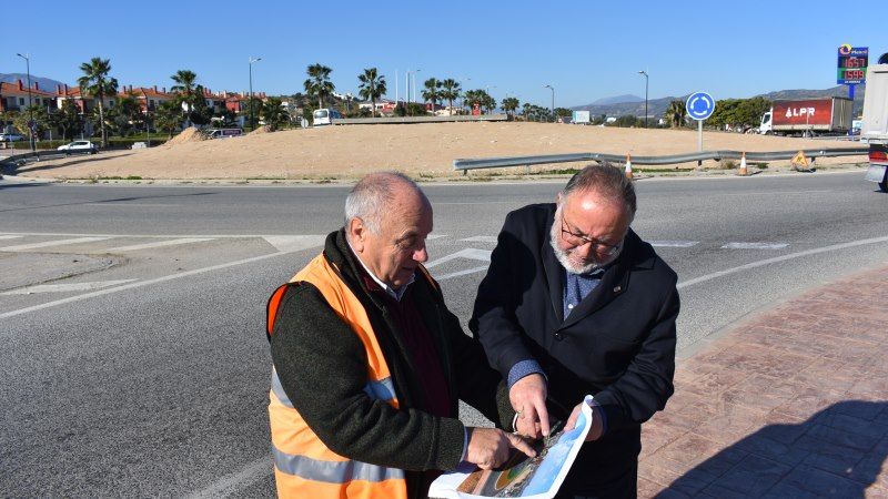 El Ayuntamiento inicia la obra para embellecer y reforzar la seguridad de un cruce clave de la A-404