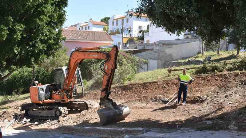 Comienzan las obras para mejorar las aceras y crear más aparcamientos en Pueblo Cortijo