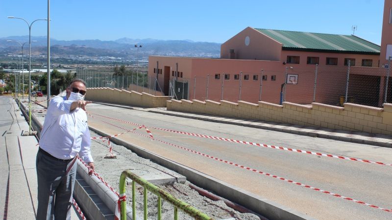 Alhaurín de la Torre mejora y embellece la avenida que vertebra Cortijos del Sol