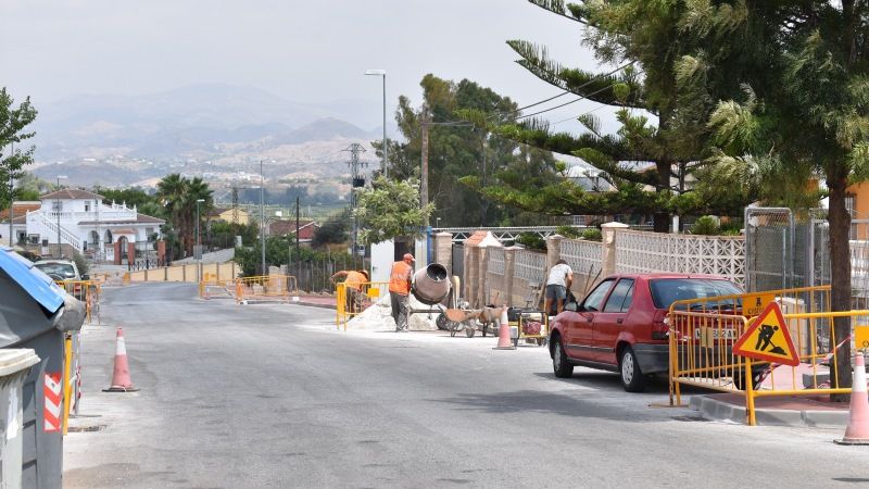 El Ayuntamiento ejecuta la mejora de la avenida de acceso a El Romeral