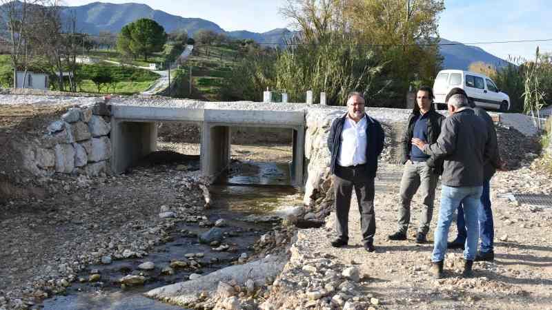 El Ayuntamiento de Alhaurín de la Torre repara el camino de Menaya para evitar desbordamientos e inundaciones