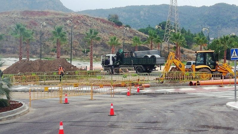 La reparación de una avería fortuita en un colector obliga a acotar una parte del Recinto Ferial