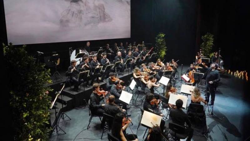 Fin de los actos de Atardeceres Larios con la orquesta Larios Pop del Soho