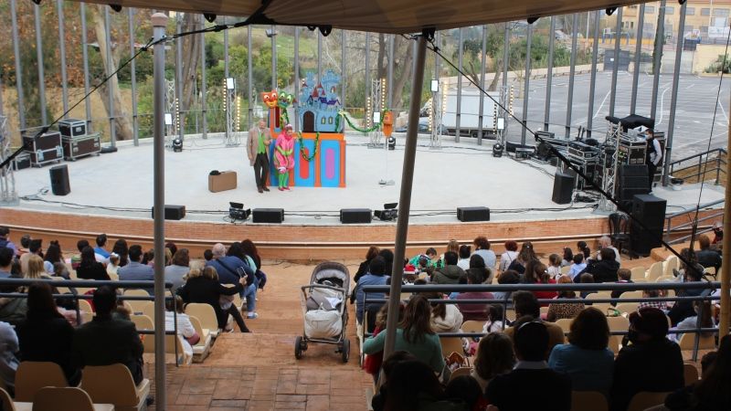 'Peneque el valiente' visita El Portón y triunfa entre los más pequeños de Alhaurín de la Torre