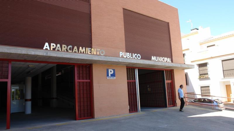 El aparcamiento municipal del Centro de Salud, abierto por la noche durante toda la Feria