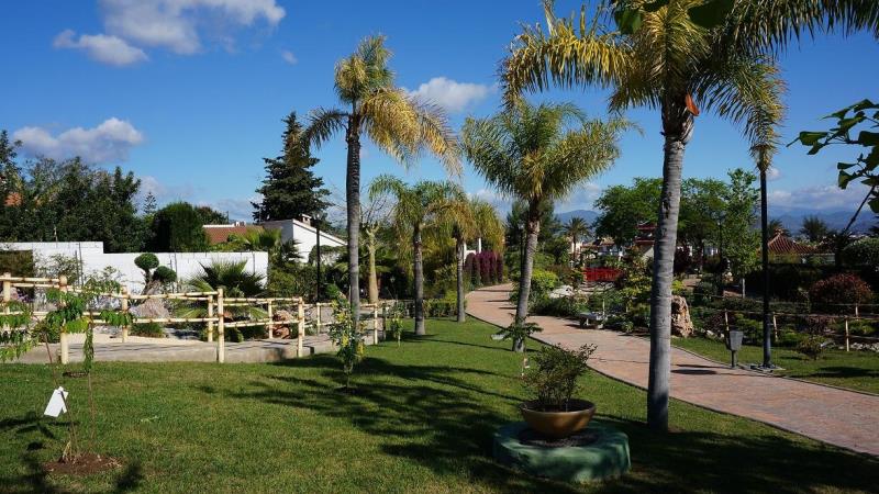 El Ayuntamiento remodelará el parque central de Retamar y lo cerrará por las noches
