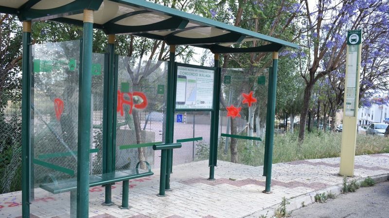 La Policía Local identifica a varios menores por realizar pintadas en la vía pública