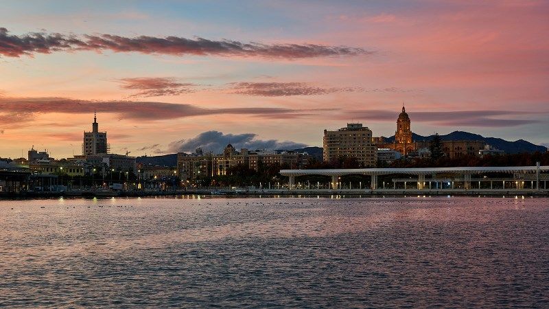 Motivos para comprar un piso en Málaga
