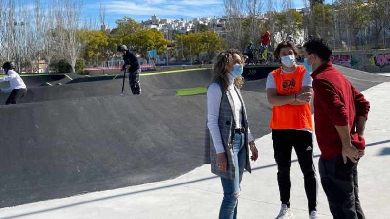 La concejala de Deportes visita las pistas de pump track con motivo de la reanudación de ´Enrédate´