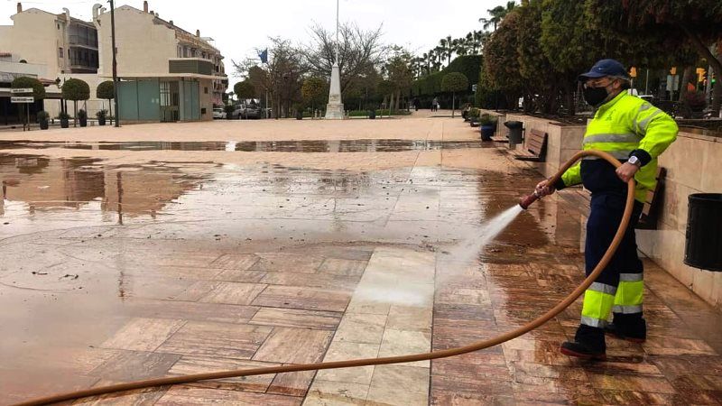 Alhaurín de la Torre acomete un plan especial de limpieza frente a la calima