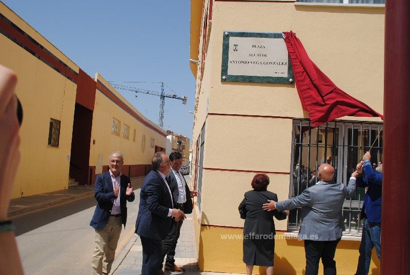 Inaugurada la plaza dedicada al Alcalde Antonio Vega González