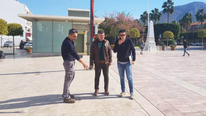 Alhaurín de la Torre instalará cargadores exteriores para teléfonos móviles en varias zonas