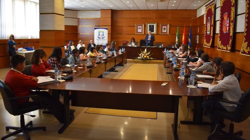 La comunidad escolar alhaurina respalda el Pleno Infantil convocado por el Ayuntamiento