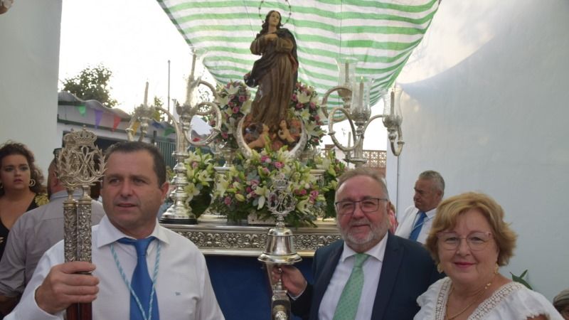 La barriada de Zapata comienza su feria de forma brillante con la procesión de la Virgen de la Asunción