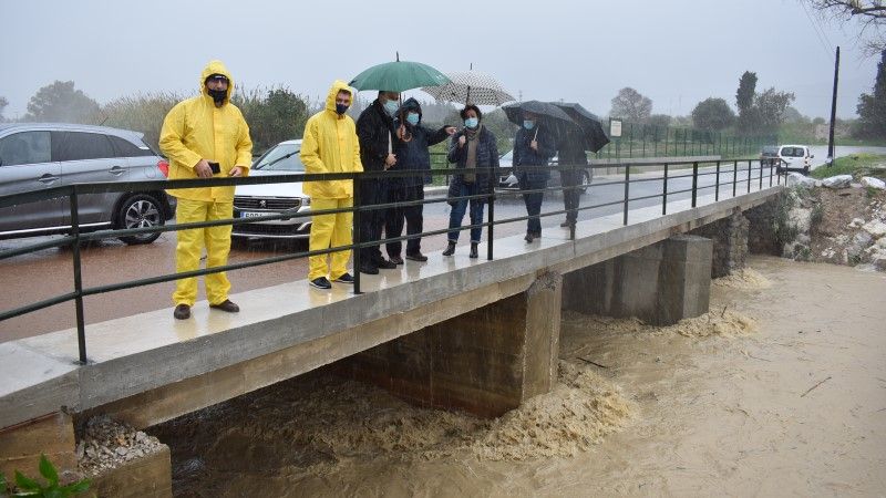 Los nuevos puentes sobre el arroyo del Valle responden bien ante las primeras lluvias fuertes