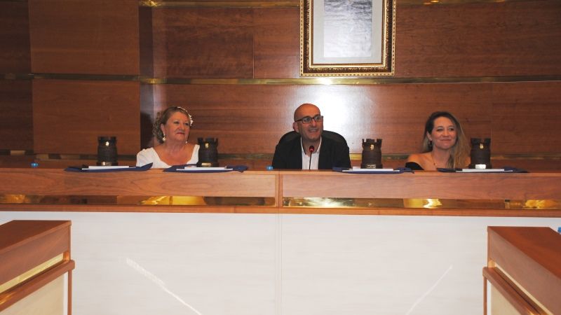Recepción oficial en el Ayuntamiento a los grupos participantes en la Muestra de Folclore Internacional