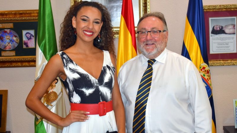 Villanova recibe a Tamara González, candidata al próximo certamen de Miss Internacional España