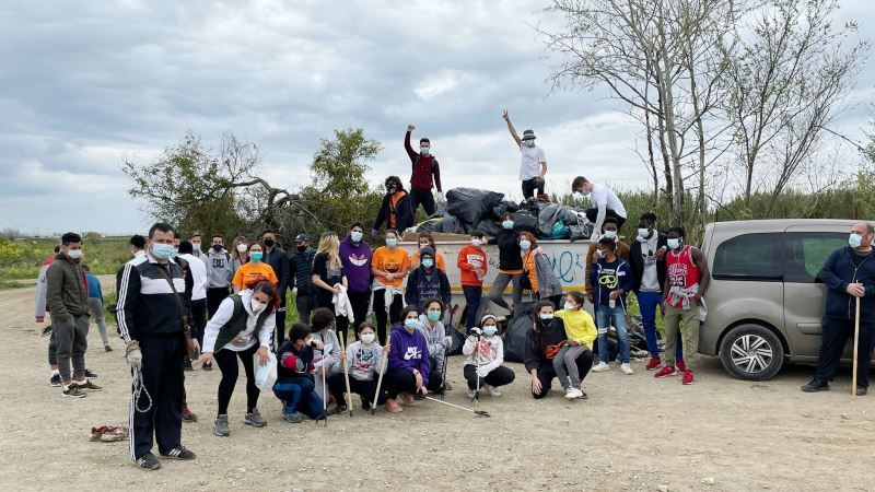 La Asociación “Eo,Eo” y la Asociación de Vecinos de Zapata recogen más de 2 toneladas de basura