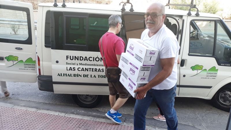 La Fundación reparte todas las semanas dos furgonetas cargadas de alimentos para familias desfavorecidas