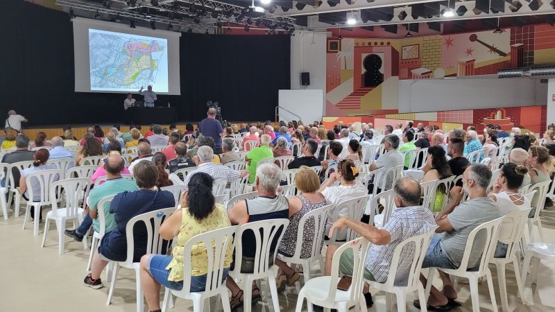 Alcalde y técnicos se reúnen con los vecinos para explicarles el plan de la Ciudad Aeroportuaria