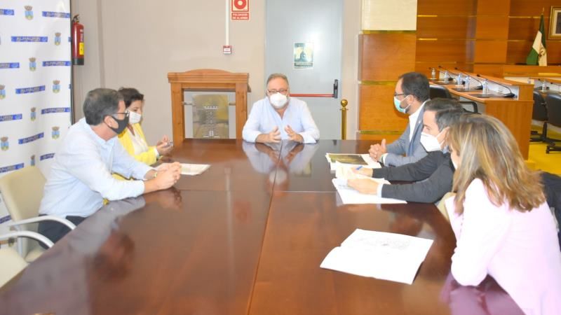 Villanova acuerda con la Junta la parcela para construir el nuevo instituto de Alhaurín de la Torre