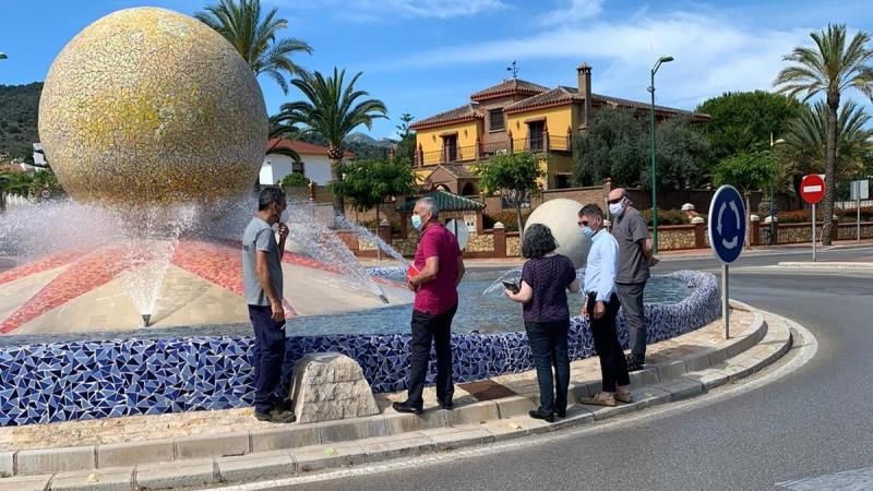 El plan de mejora de los accesos a urbanizaciones incluirá el embellecimiento de las rotondas